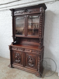 Антикварный буфет с резьбой в охотничьем стиле код. BE4097504
