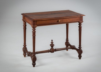 Антикварный французский письменный стол из красного дерева код. RM4154686