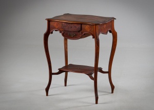 картинка Антикварный ореховый французский швейный столик салоне старинных вещей "Шебби" являющийся официальным дистрибьютором в России и Беларуси