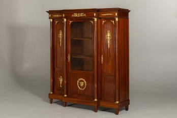 Антикварный книжный шкаф с бронзовыми накладками в античном стиле код. RM4101716