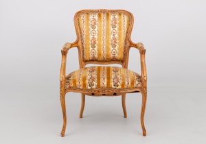 картинка Старинное кресло салоне старинных вещей "Шебби" являющийся официальным дистрибьютором в России и Беларуси