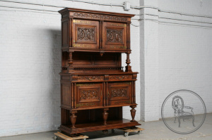 картинка Антикварный буфет из ореха с резьбой в античных сюжетах салоне старинных вещей "Шебби" являющийся официальным дистрибьютором в России и Беларуси