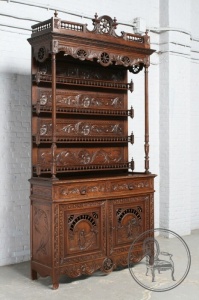 картинка Антикварный открытый буфет салоне старинных вещей "Шебби" являющийся официальным дистрибьютором в России и Беларуси