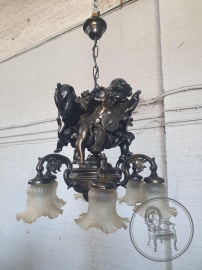 Старинная люстра с фигурками ангелов с музыкальными инструментами код. BE4160189