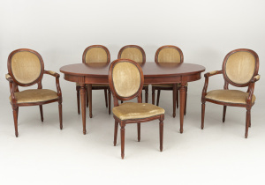 картинка Старинный столовый гарнитур салоне старинных вещей "Шебби" являющийся официальным дистрибьютором в России и Беларуси