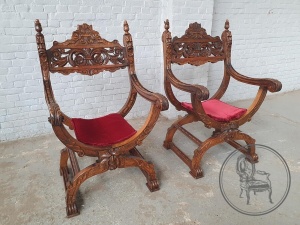 картинка Пара резных антикварных кресел из ореха салоне старинных вещей "Шебби" являющийся официальным дистрибьютором в России и Беларуси