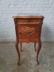 Антикварная резная ореховая тумбочка с мраморной столешницей код. BE4115445
