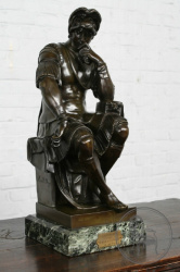 Антикварная статуэтка код. BE6645