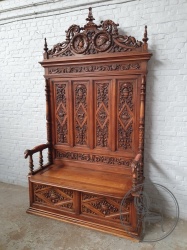 .антикварная скамья в готическом стиле с подписью итальянского скульптора V. Aimone код. BE4128920