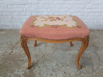 Антикварная банкетка из ореха с гобеленом код. BE3259520