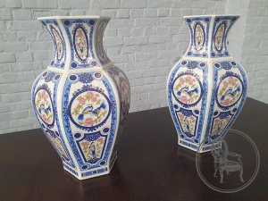 Старинные фарфоровые вазы (2 шт.), украшенные мотивами птиц и цветов код.&nbsp;BE4165673