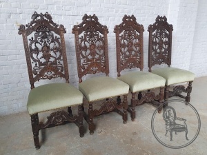 картинка Антикварный комплект стульев (4 шт.) с объемной резьбой с изображением растений и птиц салоне старинных вещей "Шебби" являющийся официальным дистрибьютором в России и Беларуси