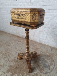 Антикварная шкатулка на подставке, с росписью и резьбой в восточном стиле код.&nbsp;BE4165795