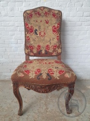 Антикварный ореховый стул с обивкой из гобелена код. BE4124385