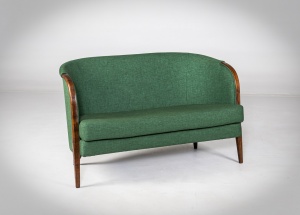 картинка Старинная дубовая скамейка салоне старинных вещей "Шебби" являющийся официальным дистрибьютором в России и Беларуси