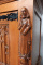 Антикварный дубовый шкаф в готическом стиле с металлическими элементами код. BE107382 фото 8