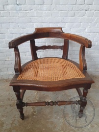 Антикварное дубовое кресло с ротангом код.&nbsp;BE4165381
