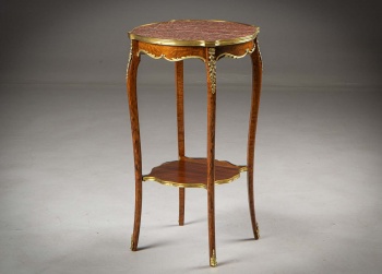 Старинный столbr из красного дерева с латунными элементами код.&nbsp;RM4165553