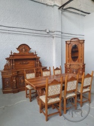 Старинный буфет из ореха в стиле Ренессанс, декорированный объемной резьбойй код. BE4165294