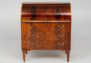 картинка Старинный секретер из красного дерева в стиле арт-деко салоне старинных вещей "Шебби" являющийся официальным дистрибьютором в России и Беларуси