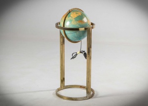 картинка Старинный глобус с подстветкой салоне старинных вещей "Шебби" являющийся официальным дистрибьютором в России и Беларуси