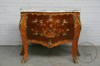 Антикварный комод с маркетри и бронзовыми накладками код. BE107409