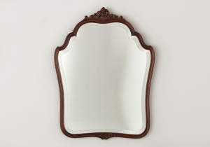 картинка Старинное зеркало салоне старинных вещей "Шебби" являющийся официальным дистрибьютором в России и Беларуси