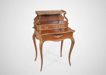 Антикварное бюро Bonheur du jour (с франц. — «дневное наслаждение») код.&nbsp;RM4166097