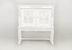 картинка Старинный комод салоне старинных вещей "Шебби" являющийся официальным дистрибьютором в России и Беларуси