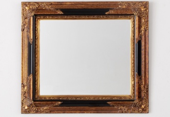 Старинное зеркало в резной деревянной раме код. RM4100752