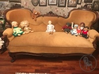 Антикварный диван