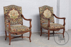 картинка Антикварные кресла (2 шт.) салоне старинных вещей "Шебби" являющийся официальным дистрибьютором в России и Беларуси