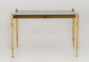 картинка Cтаринный столик салоне старинных вещей "Шебби" являющийся официальным дистрибьютором в России и Беларуси