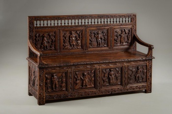 Антикварная скамья с объемной антропогенной резьбой код. RM4106421