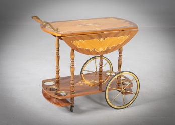 Старинный итальянский сервировочный столик в технике маркетри код. RM4165769