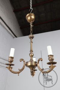картинка Старинная люстра салоне старинных вещей "Шебби" являющийся официальным дистрибьютором в России и Беларуси