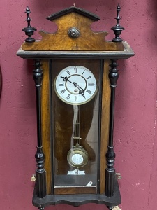 картинка Антикварные настенные часы с маятником салоне старинных вещей "Шебби" являющийся официальным дистрибьютором в России и Беларуси