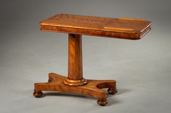 Старинный приставной столик код. RM4101627