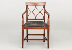 картинка Старинное кресло салоне старинных вещей "Шебби" являющийся официальным дистрибьютором в России и Беларуси