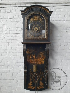 картинка Антикварные французские часы с росписью в ориентальном стиле салоне старинных вещей "Шебби" являющийся официальным дистрибьютором в России и Беларуси