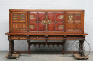 картинка Антикварный комод салоне старинных вещей "Шебби" являющийся официальным дистрибьютором в России и Беларуси