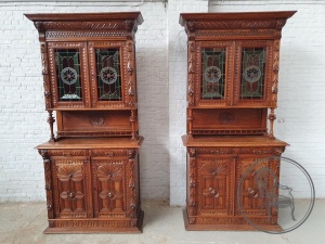 картинка Антикварные буфеты (2 шт.) в мехельском стиле с витражами салоне старинных вещей "Шебби" являющийся официальным дистрибьютором в России и Беларуси