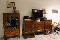 Антикварная витрина и комод