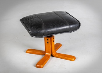 Старинный кожаный пуфик код. RM4165921