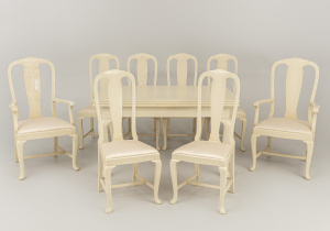 картинка Старинный столовый гарнитур салоне старинных вещей "Шебби" являющийся официальным дистрибьютором в России и Беларуси