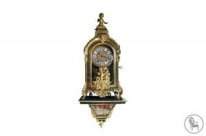 картинка Антикварные настенные часы салоне старинных вещей "Шебби" являющийся официальным дистрибьютором в России и Беларуси