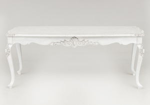 картинка Старинный столик салоне старинных вещей "Шебби" являющийся официальным дистрибьютором в России и Беларуси