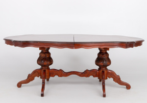 картинка Старинный стол салоне старинных вещей "Шебби" являющийся официальным дистрибьютором в России и Беларуси