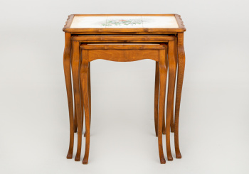 Старинный набор столиков код. RM47129