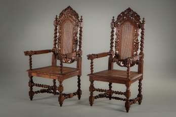 Пара антикварных резных кресел с ротангом код. RM4108443